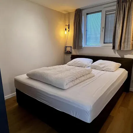 Comfortable And Modern Furnished Home, Sleeps 6, Wifi On Quiet Close To Beach, Woods And Dunes