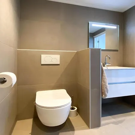 Comfortable And Modern Furnished Home, Sleeps 6, Wifi On Quiet Close To Beach, Woods And Dunes Holiday home Sint Maartensvlotbrug