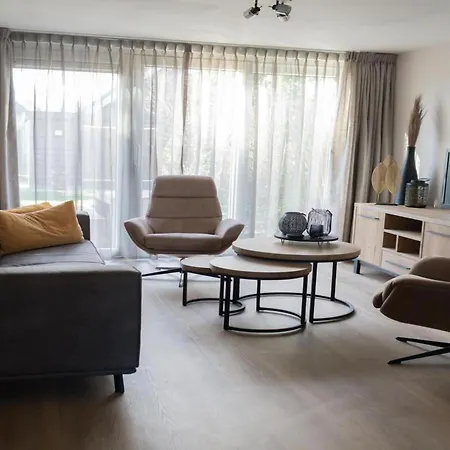 Comfortable And Modern Furnished Home, Sleeps 6, Wifi On Quiet Close To Beach, Woods And Dunes