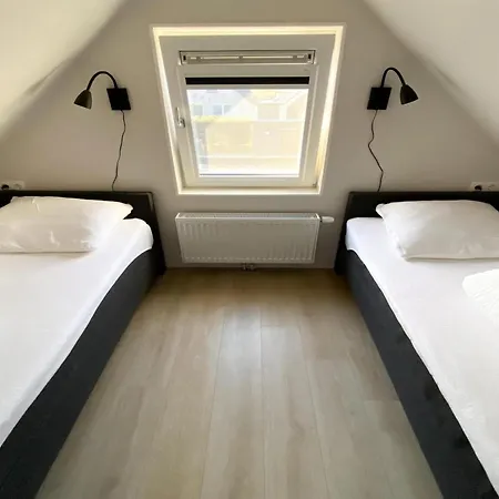 別荘 Comfortable And Modern Furnished Home, Sleeps 6, Wifi On Quiet Close To Beach, Woods And Dunes Sint Maartensvlotbrug