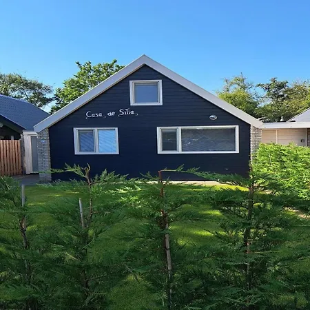 Comfortable And Modern Furnished Home, Sleeps 6, Wifi On Quiet Close To Beach, Woods And Dunes 別荘