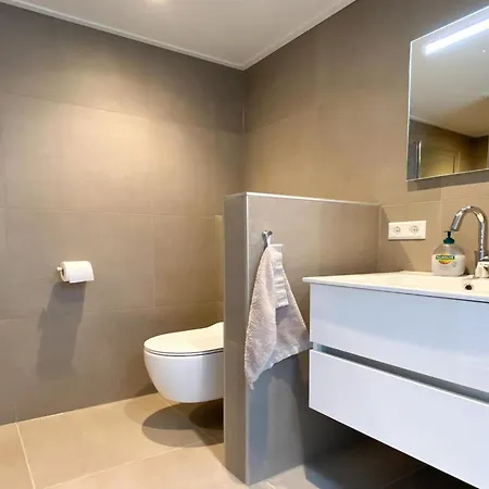 別荘 Comfortable And Modern Furnished Home, Sleeps 6, Wifi On Quiet Close To Beach, Woods And Dunes