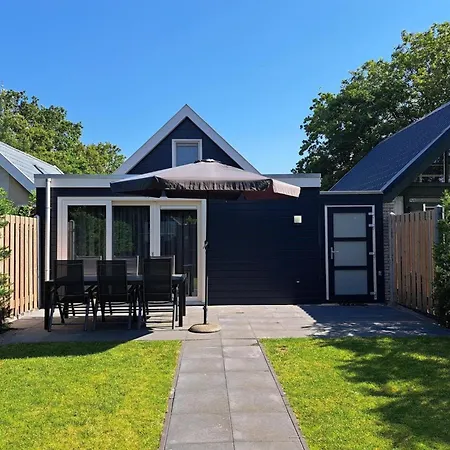 Comfortable And Modern Furnished Home, Sleeps 6, Wifi On Quiet Close To Beach, Woods And Dunes 別荘