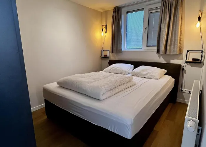 Comfortable And Modern Furnished Home, Sleeps 6, Wifi On Quiet Close To Beach, Woods And Dunes