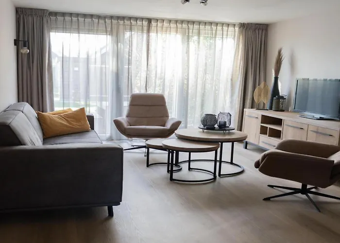 Comfortable And Modern Furnished Home, Sleeps 6, Wifi On Quiet Close To Beach, Woods And Dunes