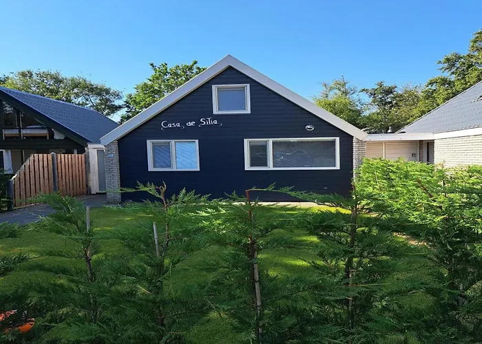 Comfortable And Modern Furnished Home, Sleeps 6, Wifi On Quiet Close To Beach, Woods And Dunes Casa de Férias