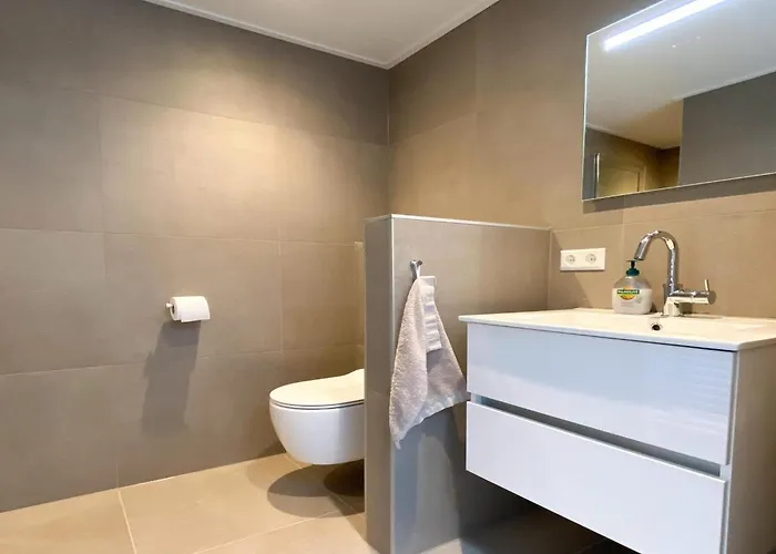 Casa de Férias Comfortable And Modern Furnished Home, Sleeps 6, Wifi On Quiet Close To Beach, Woods And Dunes