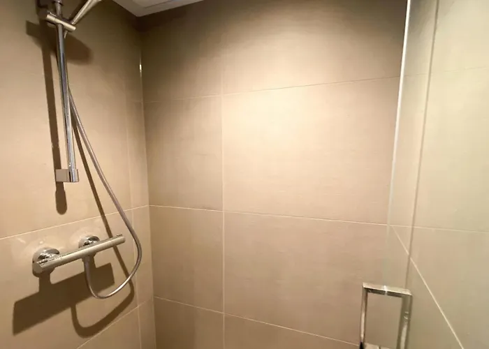 Comfortable And Modern Furnished Home, Sleeps 6, Wifi On Quiet Close To Beach, Woods And Dunes