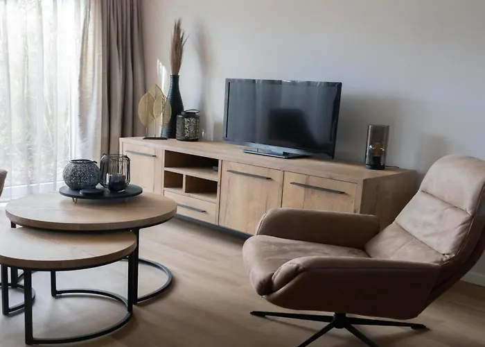 Casa de Férias Comfortable And Modern Furnished Home, Sleeps 6, Wifi On Quiet Close To Beach, Woods And Dunes Sint Maartensvlotbrug