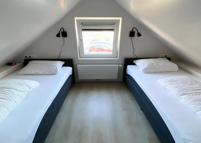 Comfortable And Modern Furnished Home, Sleeps 6, Wifi On Quiet Close To Beach, Woods And Dunes Casa de Férias Sint Maartensvlotbrug